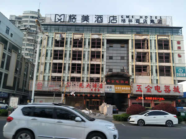 格美酒店楼顶招牌发光字制作安装